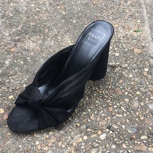 Black dancing shoe